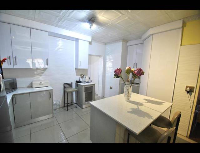 4 BEDROOM HOUSE FOR SALE IN DAWN PARK